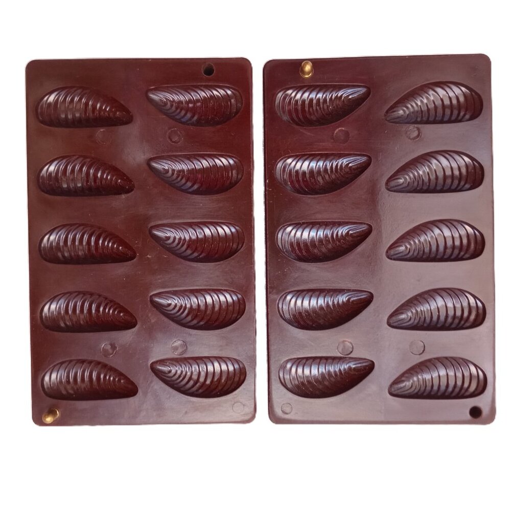 Vintage 1940s Bakelite Chocolate Candy Shell Shaped Mold Made in France